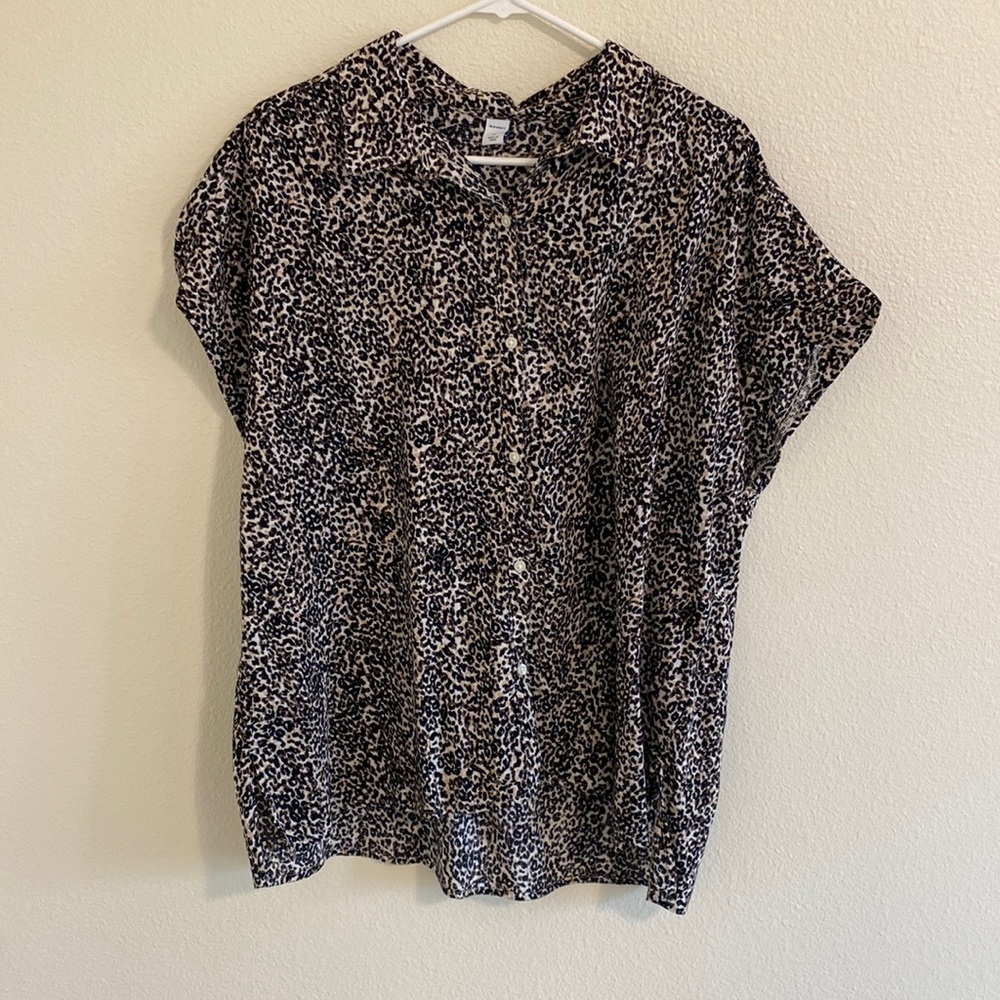 *UNWORN!* Old Navy Cap Sleeve Button Down
